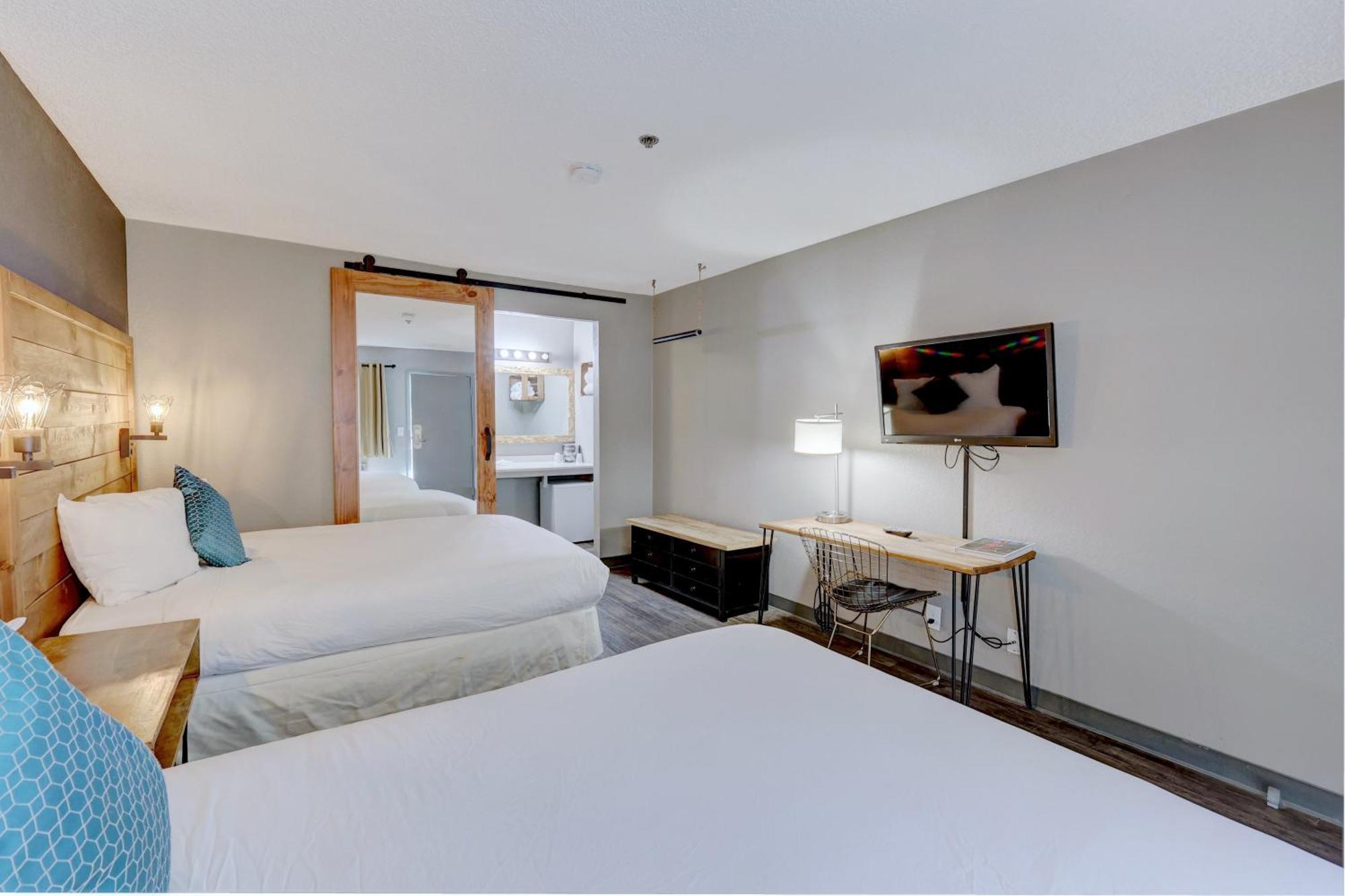 Deluxe Queen Room
