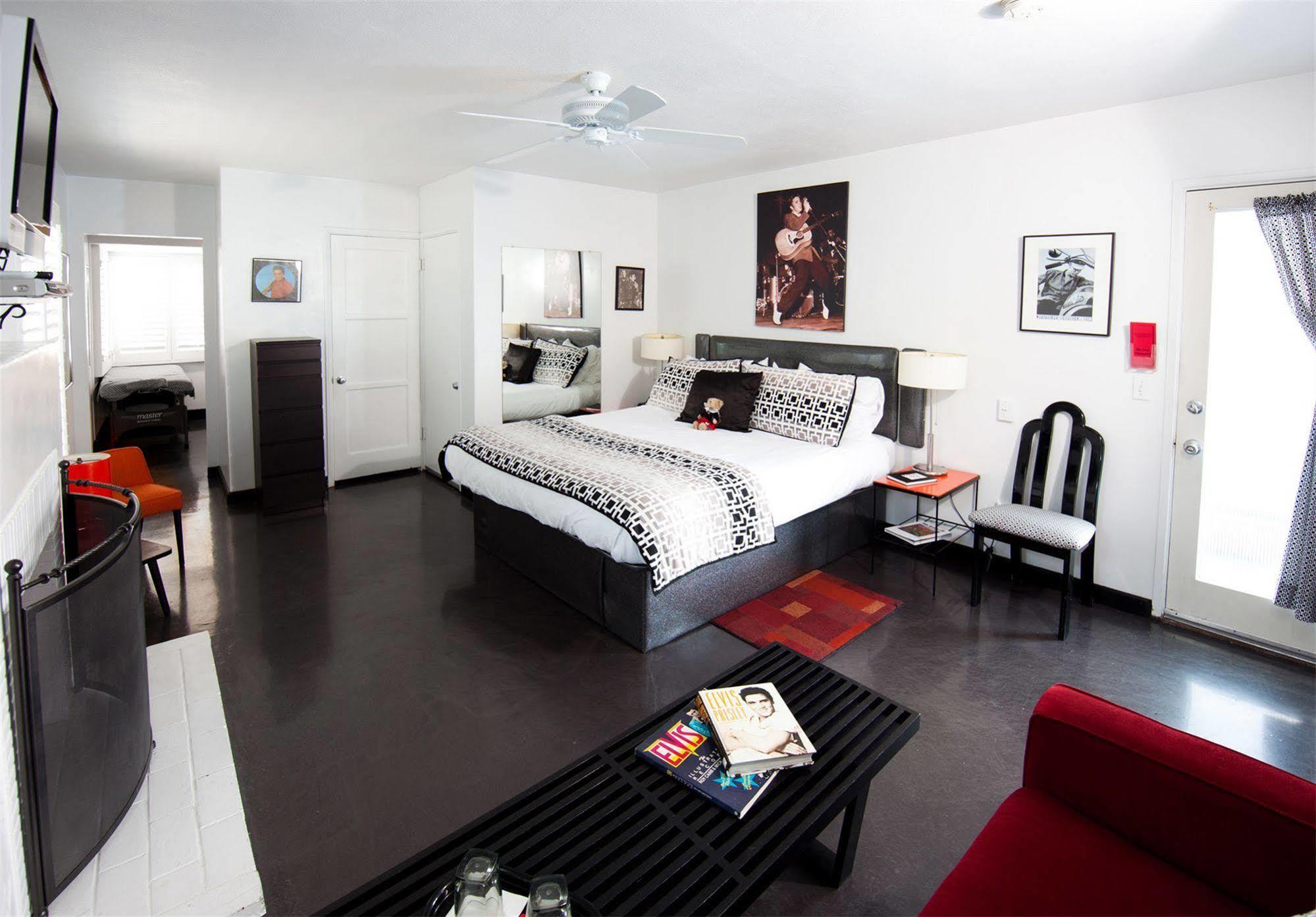 King Suite with Pool View