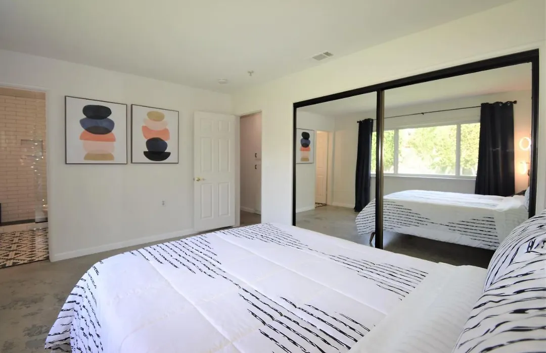 Del Lago Mid - Century Retreat-1