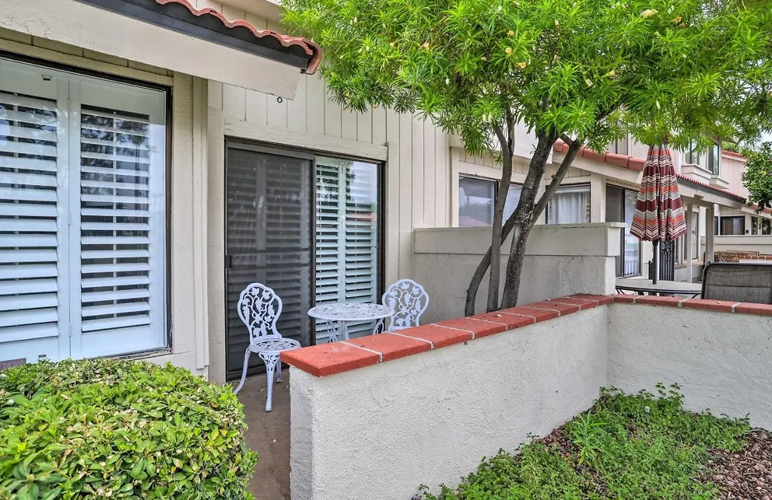 Modern Palm Springs Townhome Near Golf Courses-1