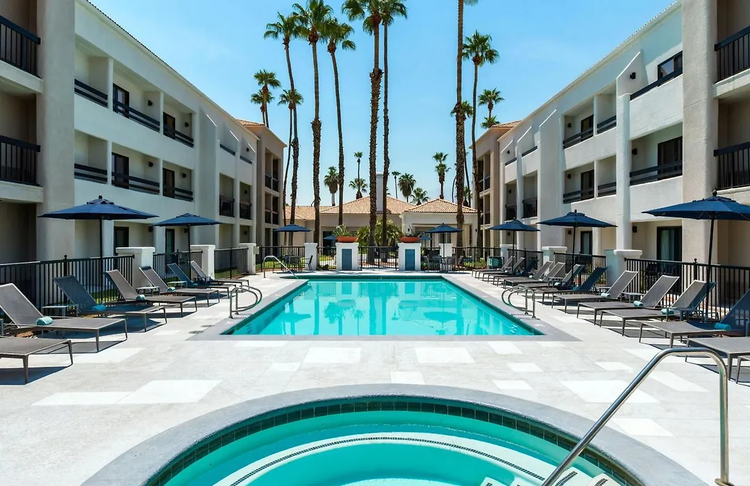 Courtyard By Marriott Palm Springs-1