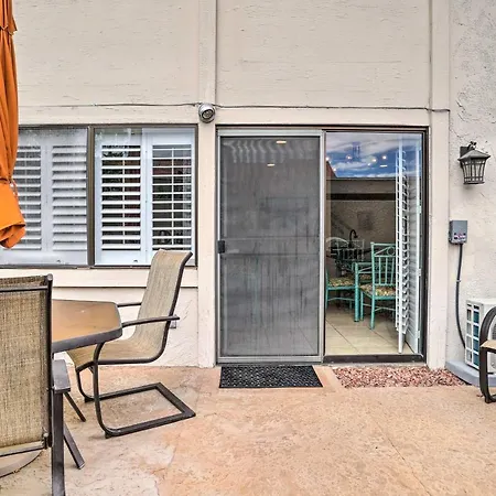 Modern Palm Springs Townhome Near Golf Courses-2