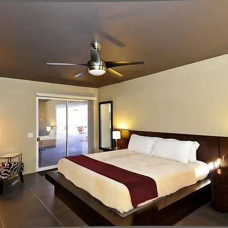 Bearfoot Inn - Clothing Optional Hotel For Gay Men-3