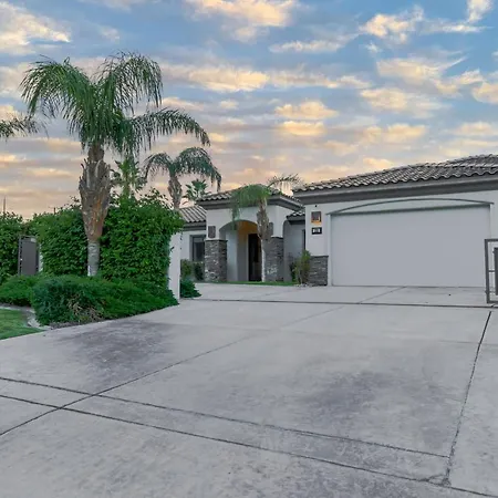 Exclusive, Upscale Palm Springs Estate With 5-Star Amenities-2