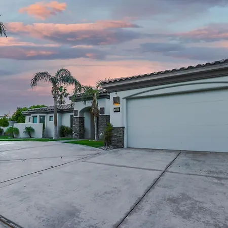 Exclusive, Upscale Palm Springs Estate With 5-Star Amenities-3