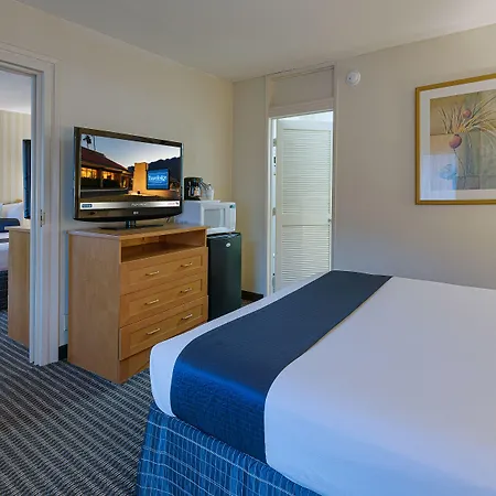 Travelodge By Wyndham Palm Springs-3