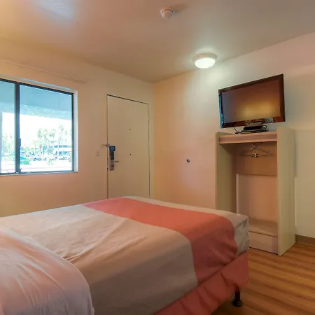 Motel 6-Palm Springs, Ca - Downtown-2